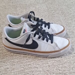 Women's Nike Court Legacy